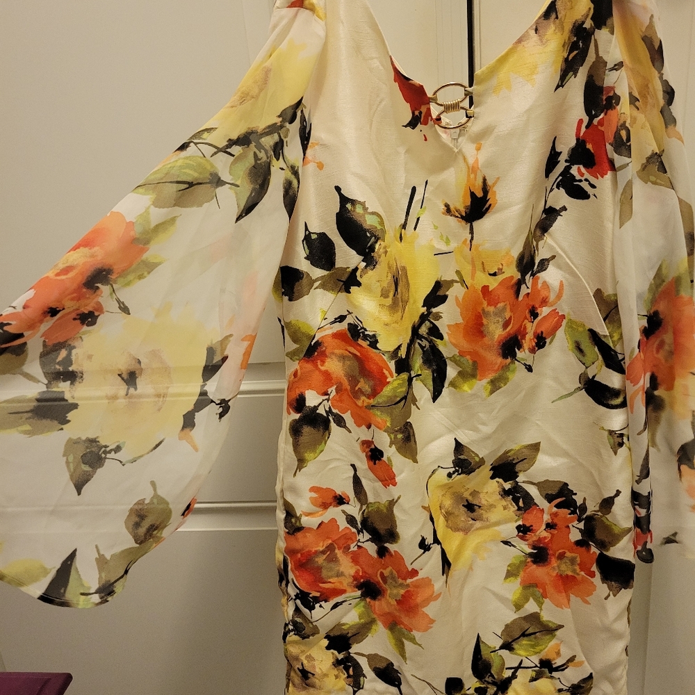 Signature by Robbie Bee, Bell sleeve floral dress, size 8
